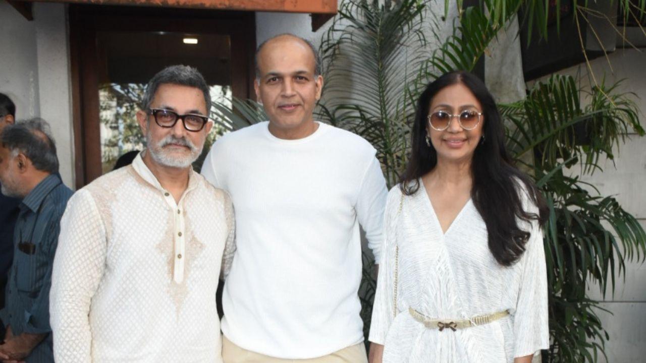 Aamir is seen here posing with Ashutosh Gowariker and his wife Sunita Gowariker. 